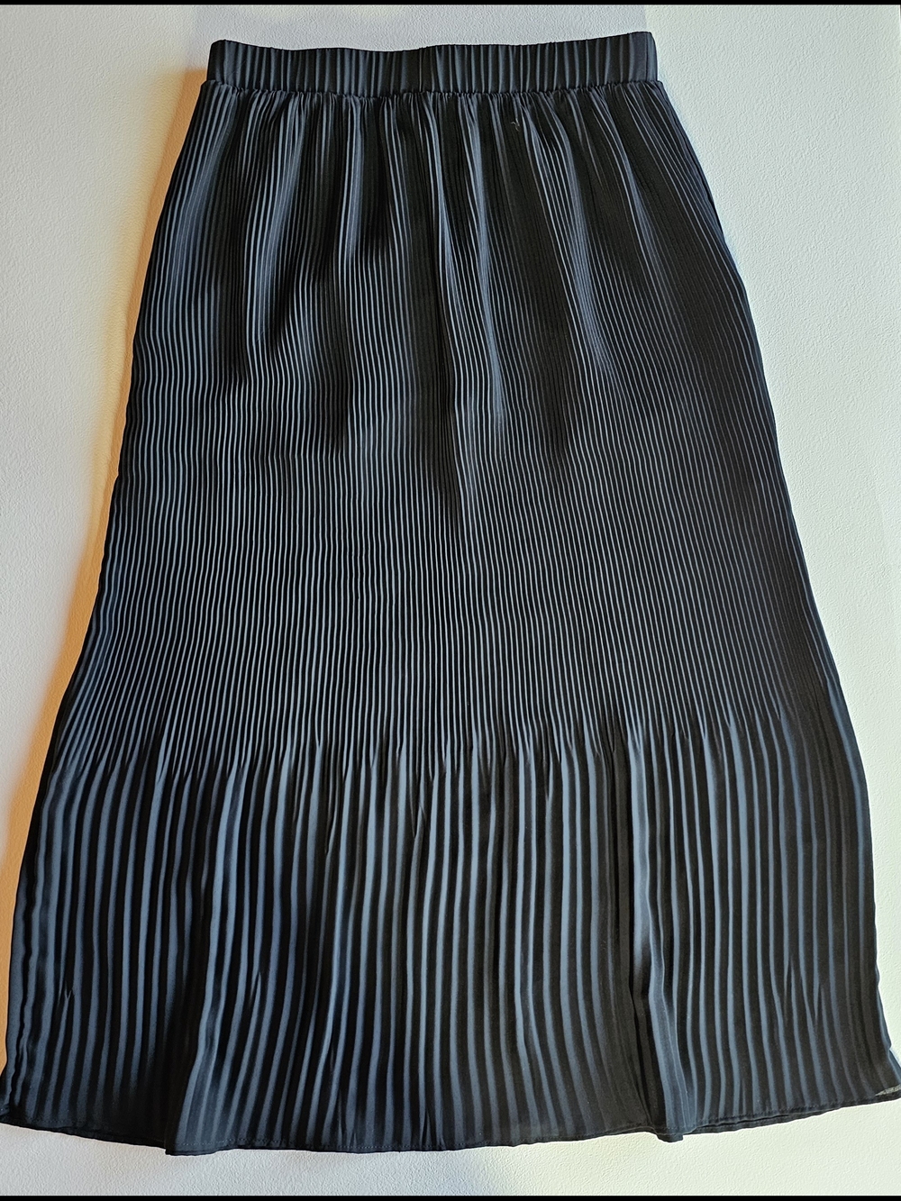 Pleione Black Pleated Midi Skirt